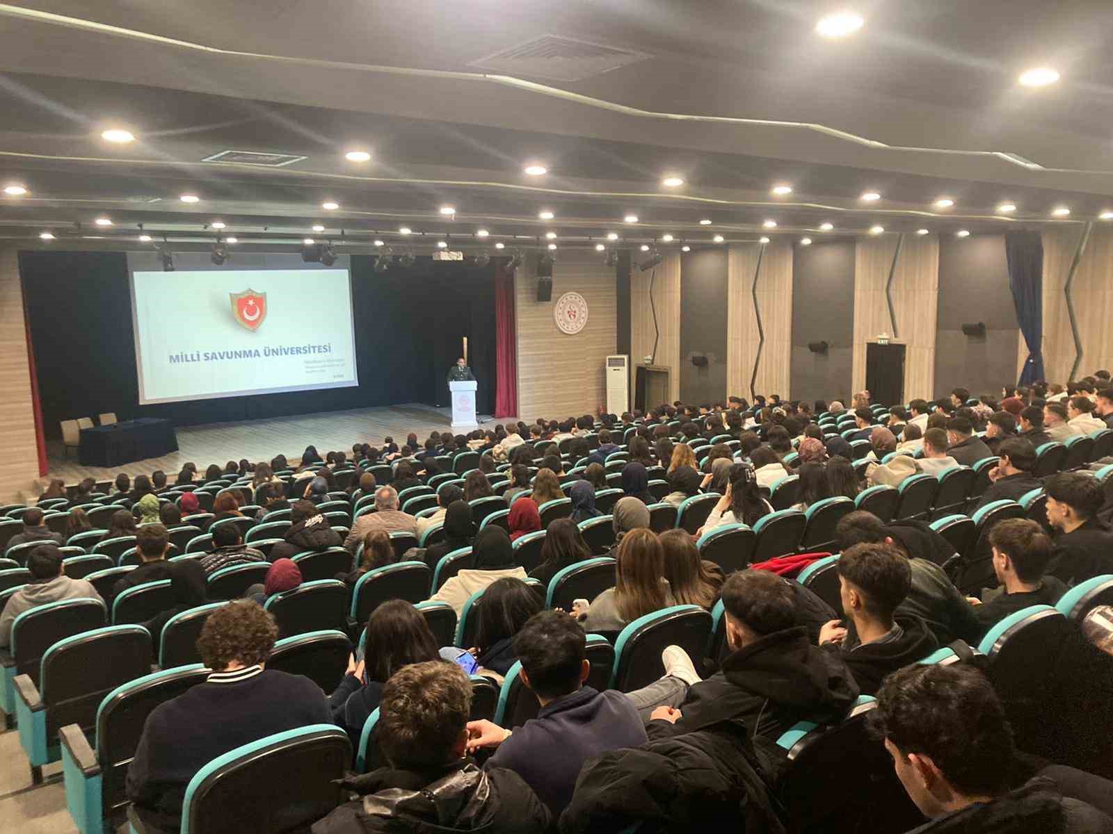 D&uuml;zceli &ouml;ğrencilere askerlik mesleği ve MS&Uuml; anlatıldı
