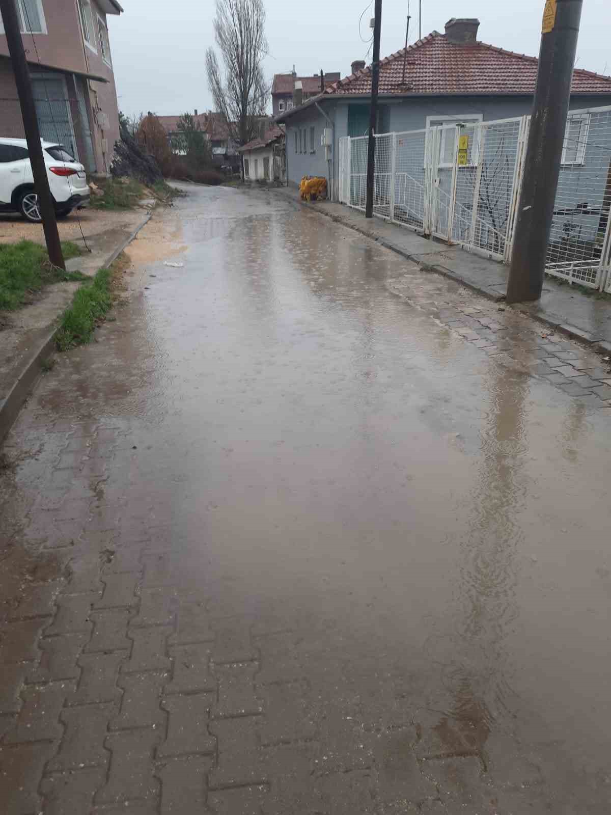 Eskişehir&rsquo;de sağanak yolları g&ouml;le &ccedil;evirdi
