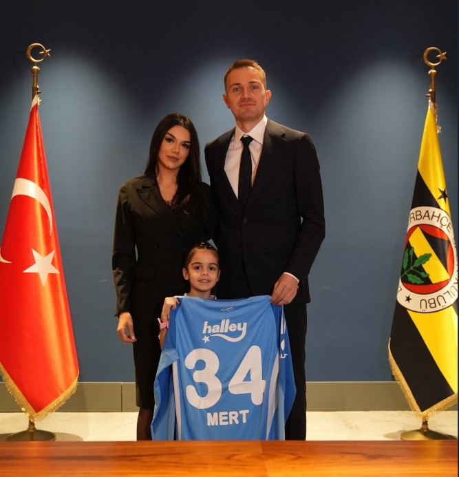 Mert G&uuml;nok yeniden Fenerbah&ccedil;e&rsquo;de