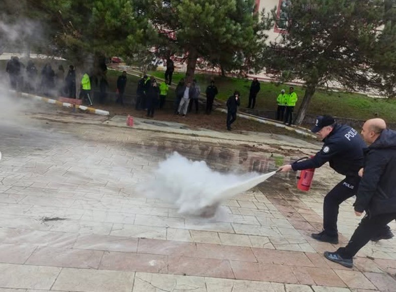 Bilecik Polis Evi’nde afet ve yangın farkındalık eğitimi