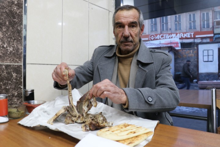 &Uuml;rk&uuml;t&uuml;c&uuml; g&ouml;r&uuml;nt&uuml;s&uuml;ne rağmen afiyetle t&uuml;ketiliyor