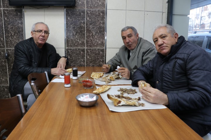 &Uuml;rk&uuml;t&uuml;c&uuml; g&ouml;r&uuml;nt&uuml;s&uuml;ne rağmen afiyetle t&uuml;ketiliyor