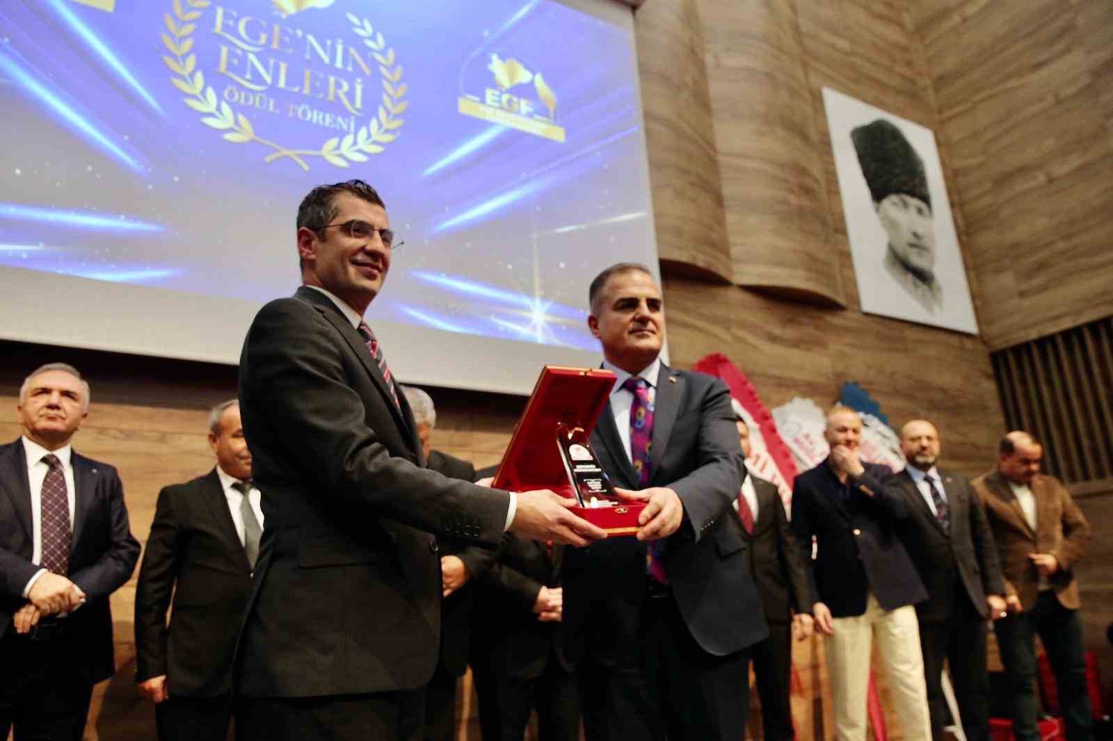 DSO Başkanı Selim Kasapoğlu&rsquo;na &lsquo;En Başarılı İş İnsanı&rsquo; &ouml;d&uuml;l&uuml;
