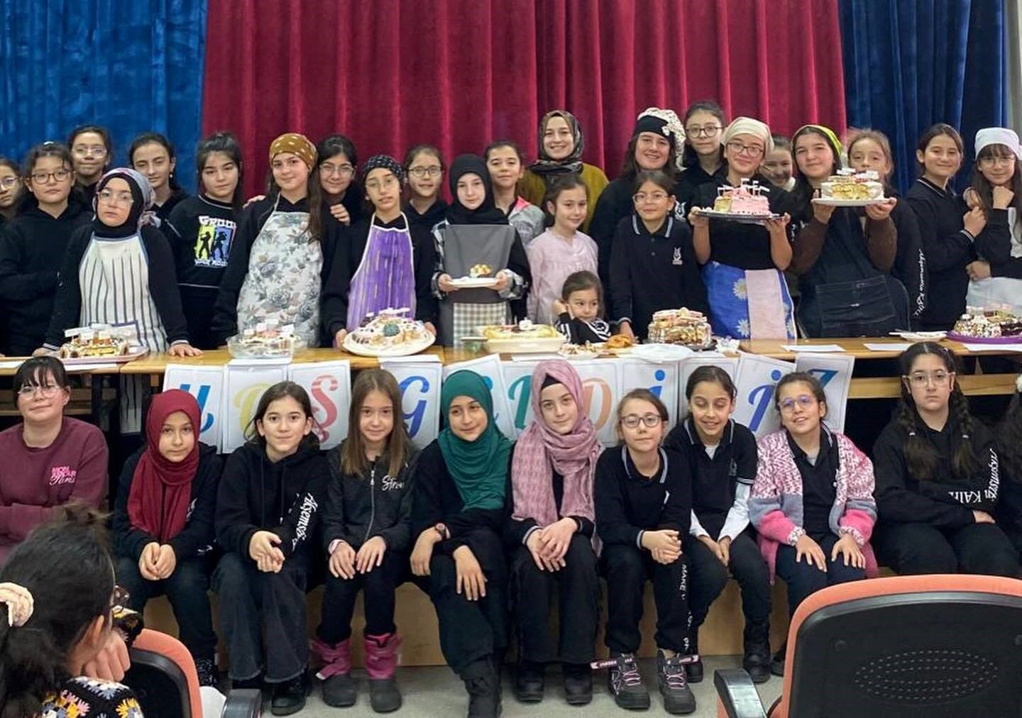 K&uuml;tahya Akşemsettin Kız Anadolu İmam Hatip Lisesinde bilim tatlıya d&ouml;n&uuml;şt&uuml;
