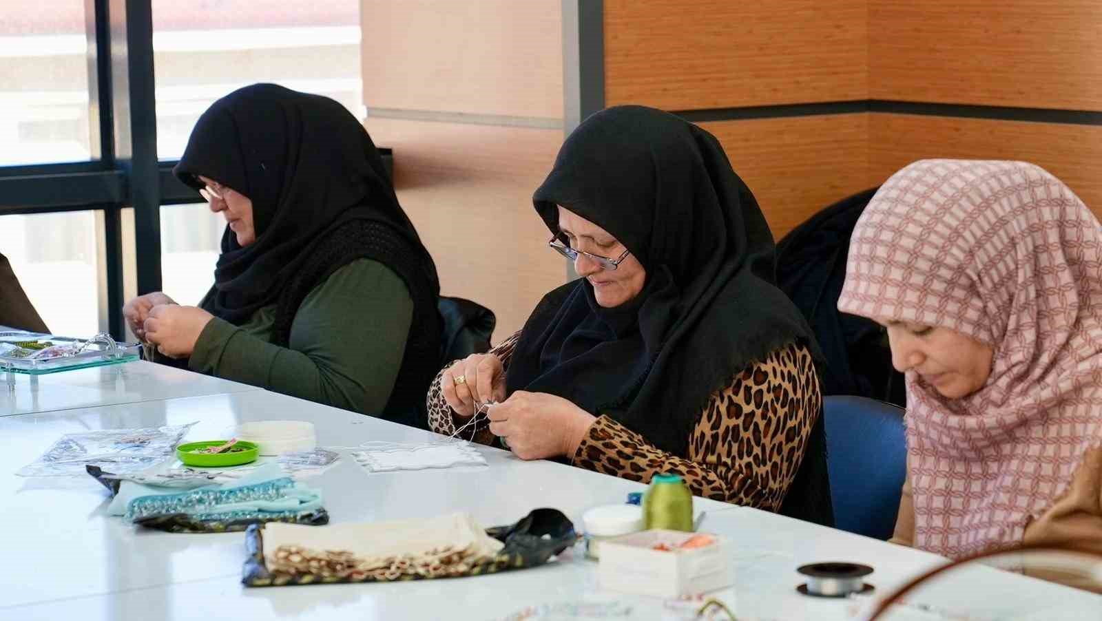 Elazığ&rsquo;da kadınlara y&ouml;nelik kurs programı s&uuml;r&uuml;yor
