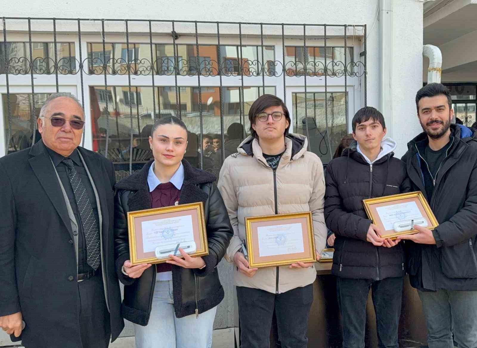 Eskişehir&rsquo;de başarı altınla &ouml;d&uuml;llendirildi
