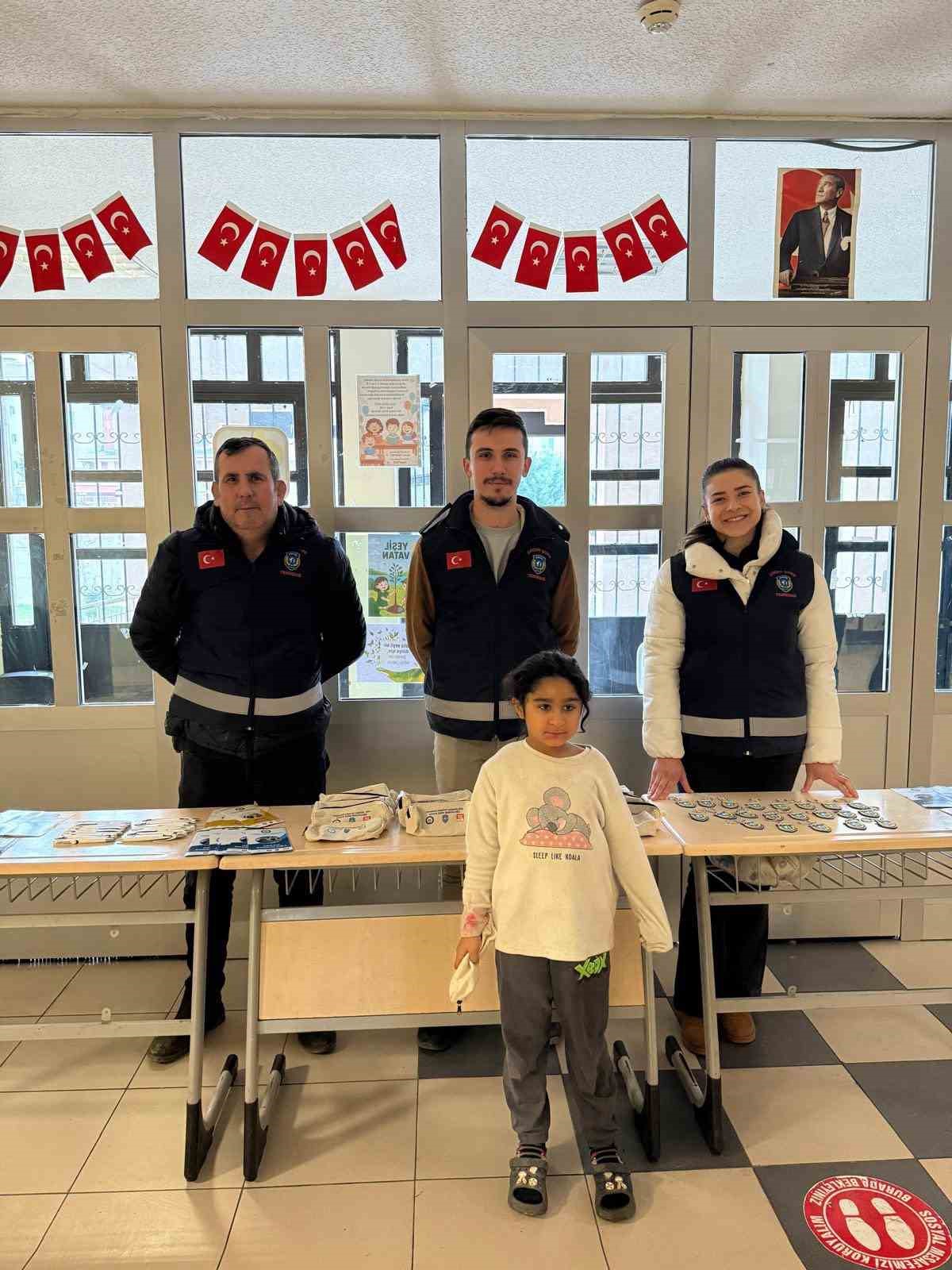 Tekirdağ Emniyeti&rsquo;nden &ouml;ğrencilere karne s&uuml;rprizi
