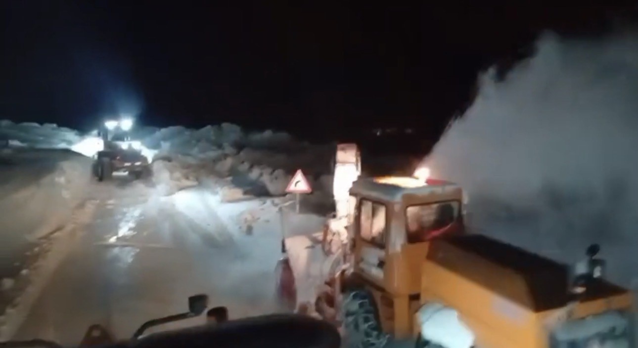 Ağrı-Kağızman kara yolu ulaşıma a&ccedil;ıldı
