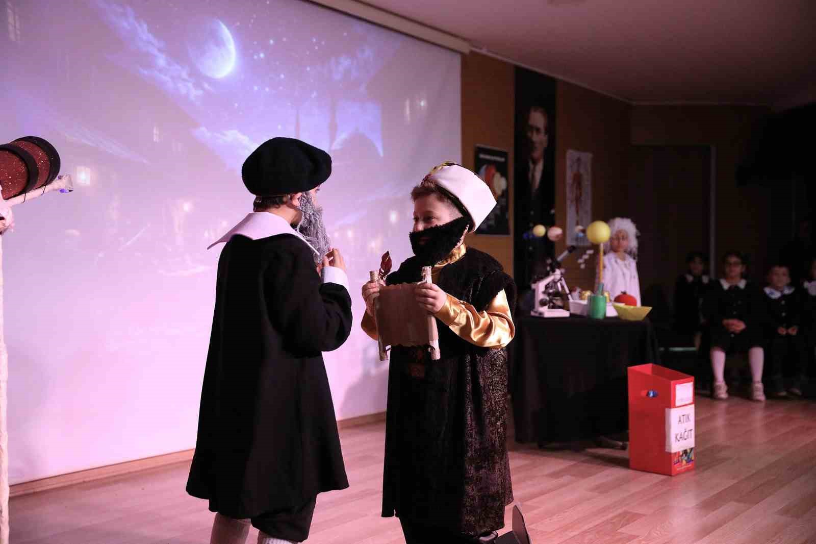 Ke&ccedil;i&ouml;ren Belediyesi&rsquo;nde &ouml;ğrenciler bilimi sahneye taşıdı
