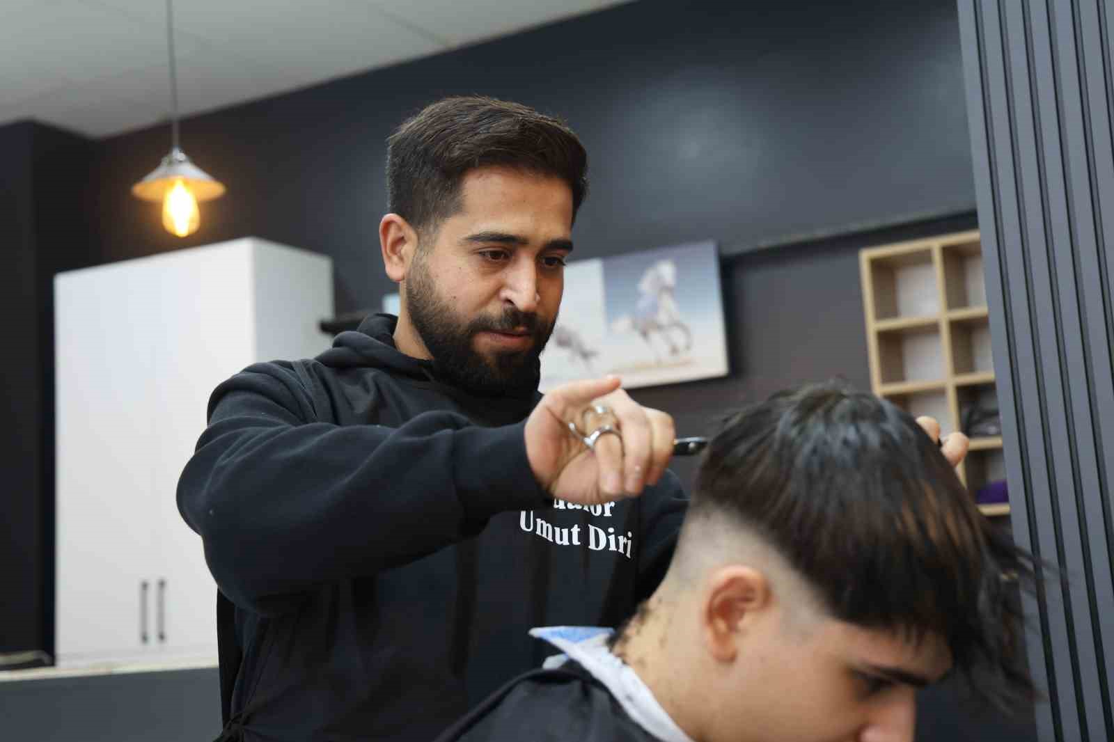 Karne g&uuml;n&uuml; başarının adresi bu kez okul değil, kuaf&ouml;r oldu
