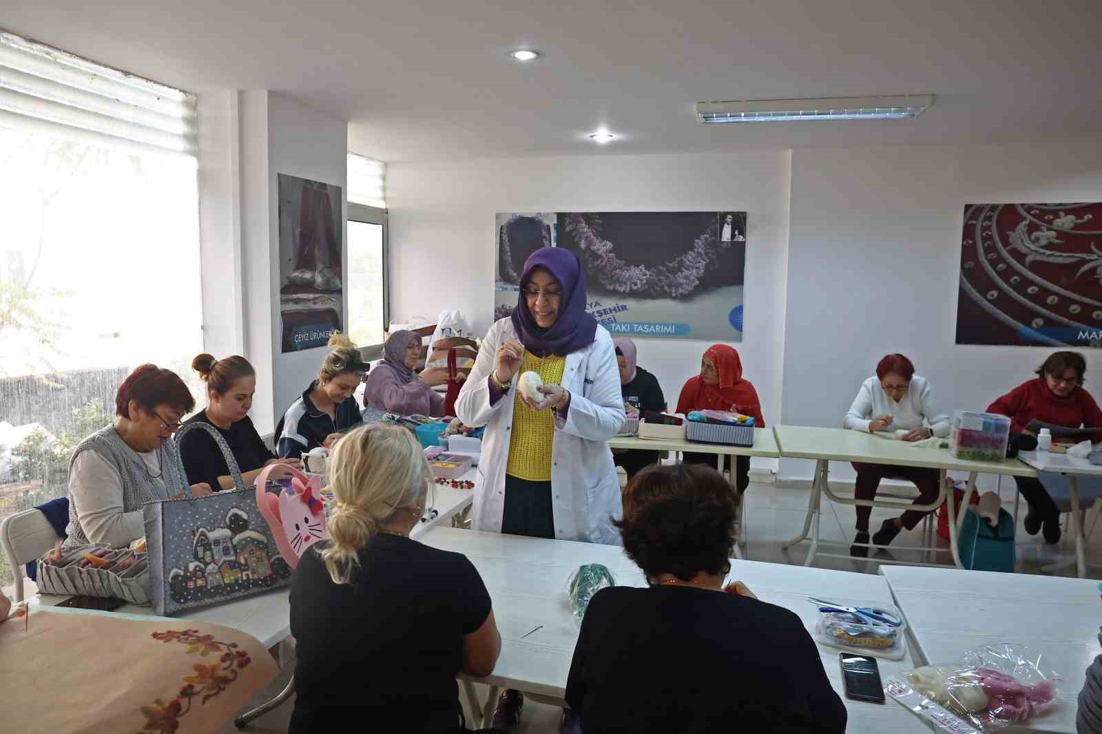 Geleneksel sanatlar ATASEM&rsquo;de yaşatılıyor
