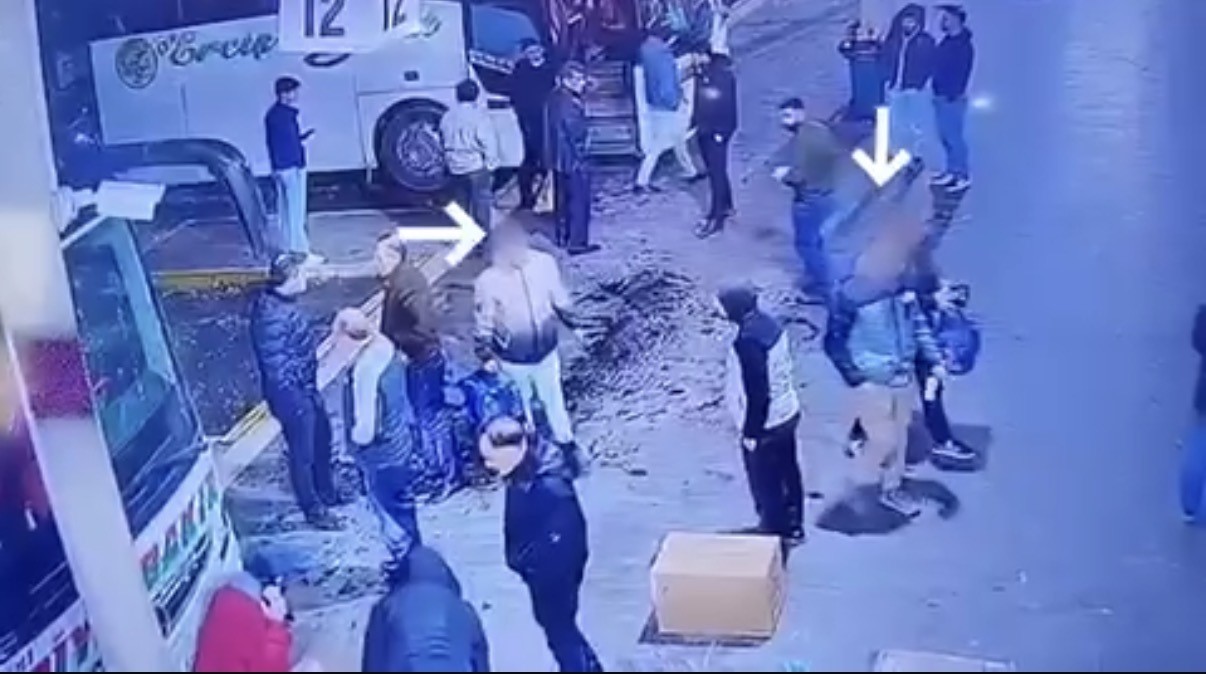 Midelerinde taşıdıkları 807 gram uyuşturucu ile yakalanan 2 kişi tutuklandı
