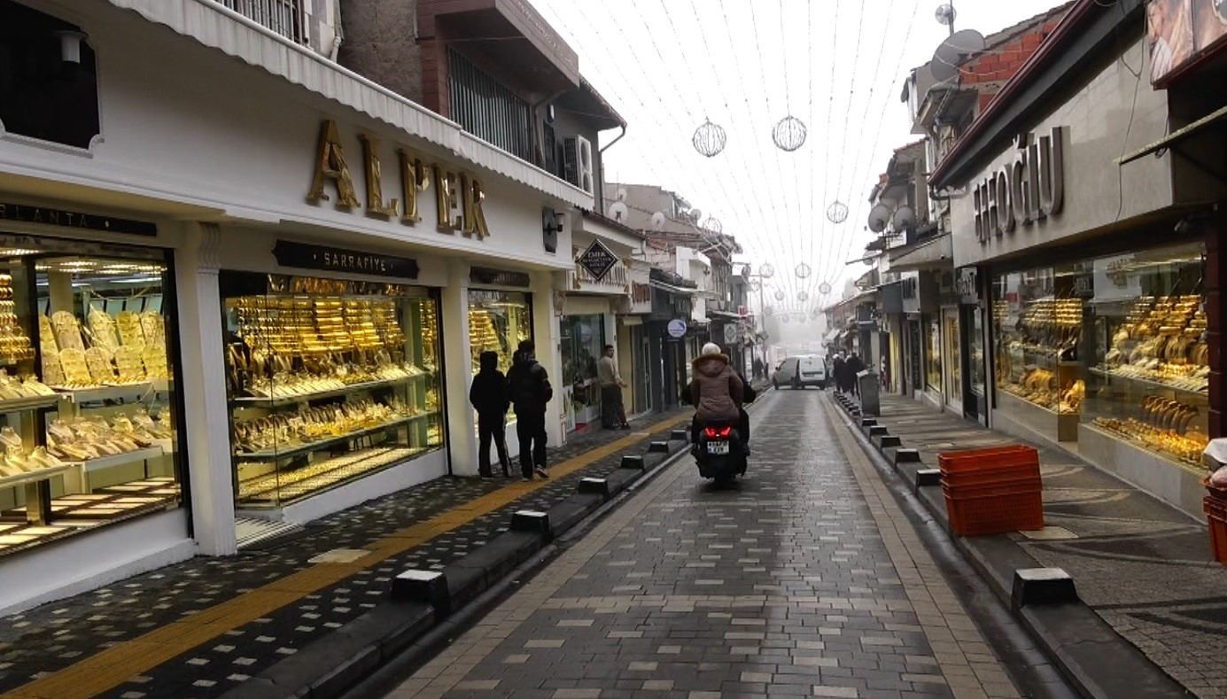 K&uuml;tahyalı sarraf İsmail Alper: "Altın her zaman g&uuml;venli liman"
