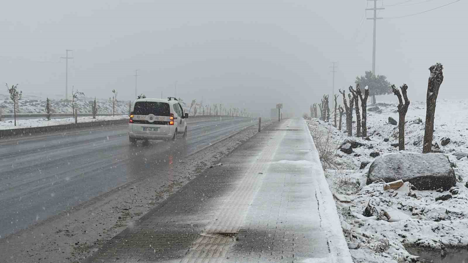 Siverek&rsquo;te beklenen kar yağışı etkisini g&ouml;stermeye başladı
