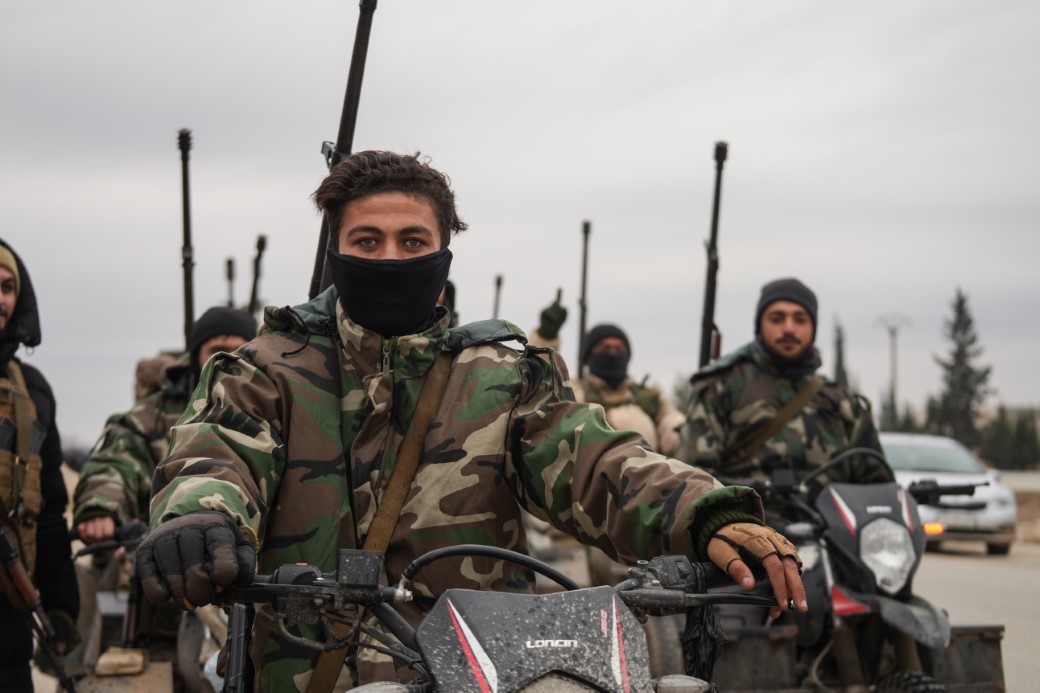 Suriye ordusu, ter&ouml;r &ouml;rg&uuml;t&uuml; SDG'nin &ccedil;ekildiği Deir Hafer'de kontrol sağladı