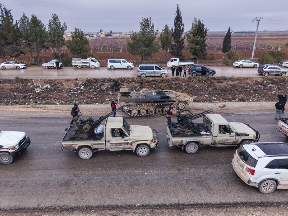 Suriye ordusu, ter&ouml;r &ouml;rg&uuml;t&uuml; SDG'nin &ccedil;ekildiği Deir Hafer'de kontrol sağladı