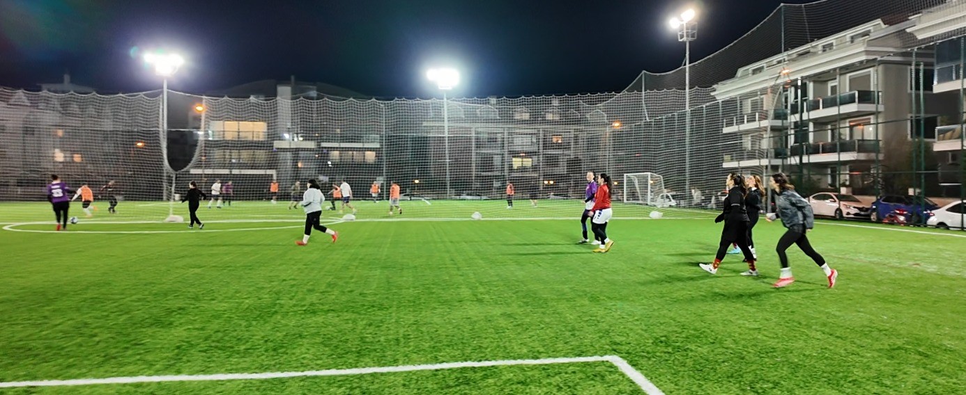 Marmaris&rsquo;te kadınlardan 9 yıllık futbol geleneği
