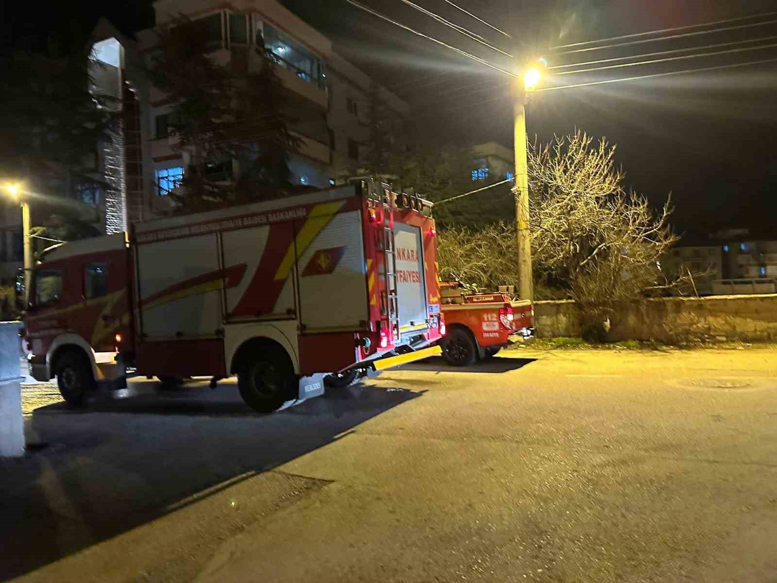 Ankara&rsquo;da bir binada &ccedil;ıkan baca yangını s&ouml;nd&uuml;r&uuml;ld&uuml;
