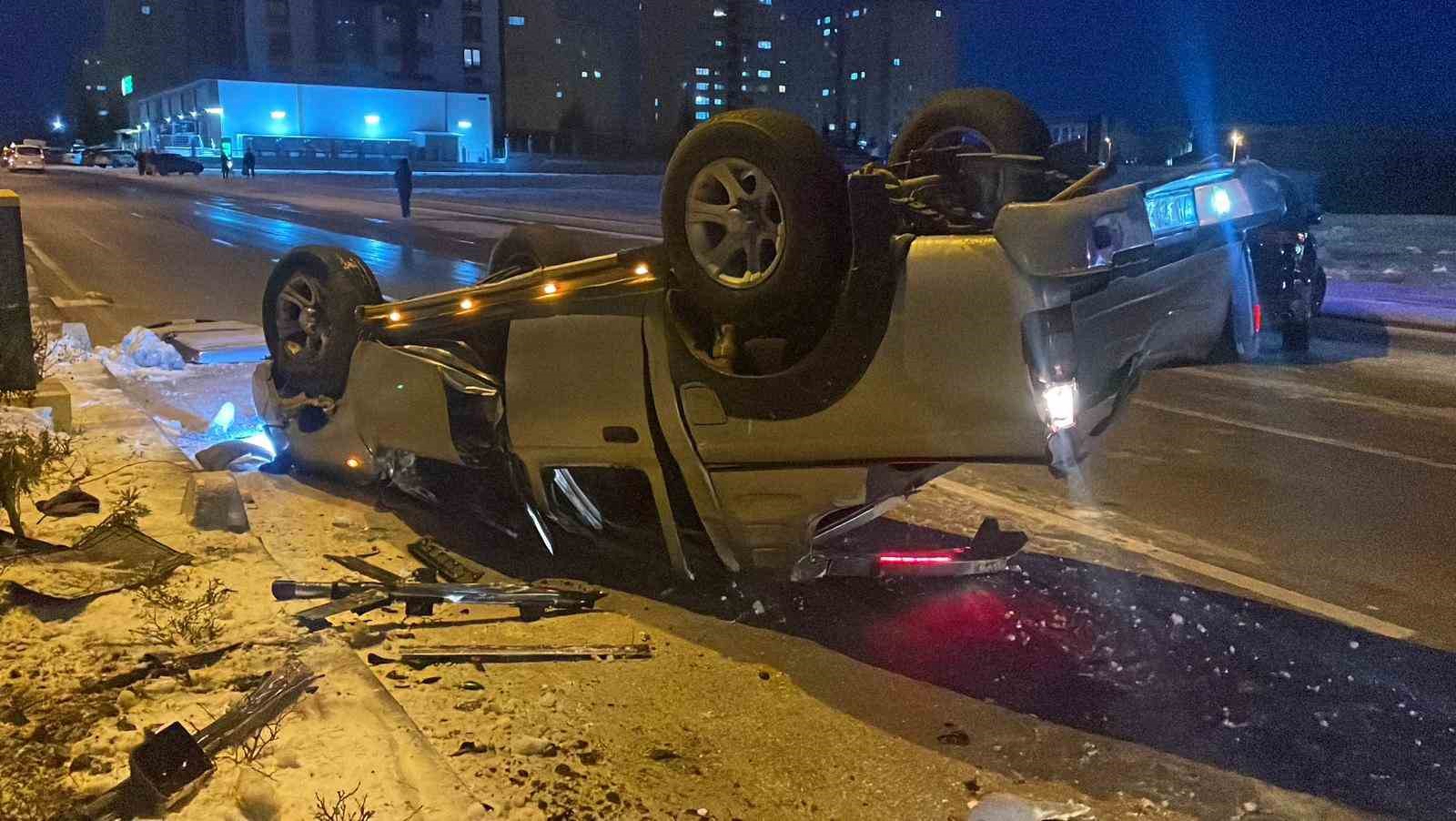 Karaman&rsquo;da buzlanma kazaya yol a&ccedil;tı: 2 yaralı
