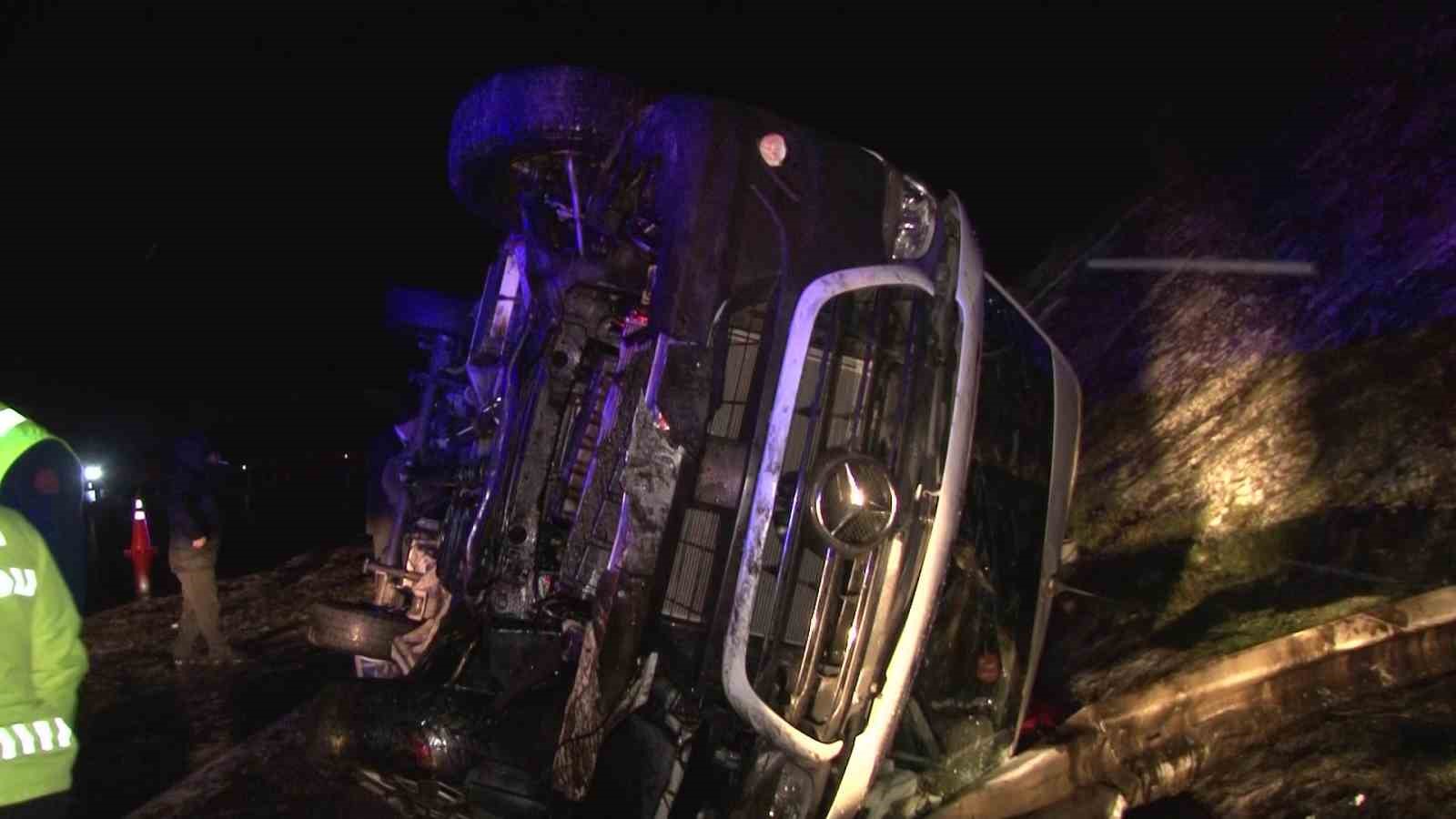 Kuzey Marmara Otoyolu&rsquo;nda kar yağışı kaza getirdi: 11 yaralı
