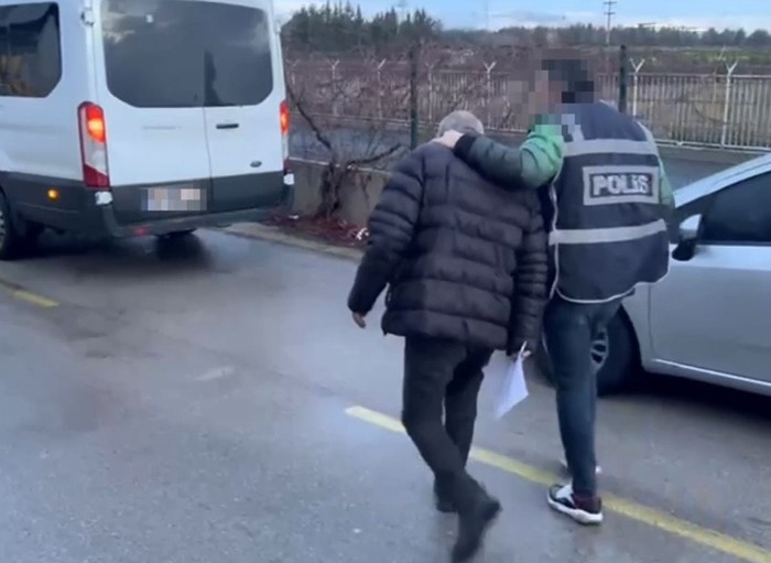 İzmir&rsquo;de 15 milyonluk &lsquo;sahte uzlaştırmacı&rsquo; vurgunu: 15 tutuklama
