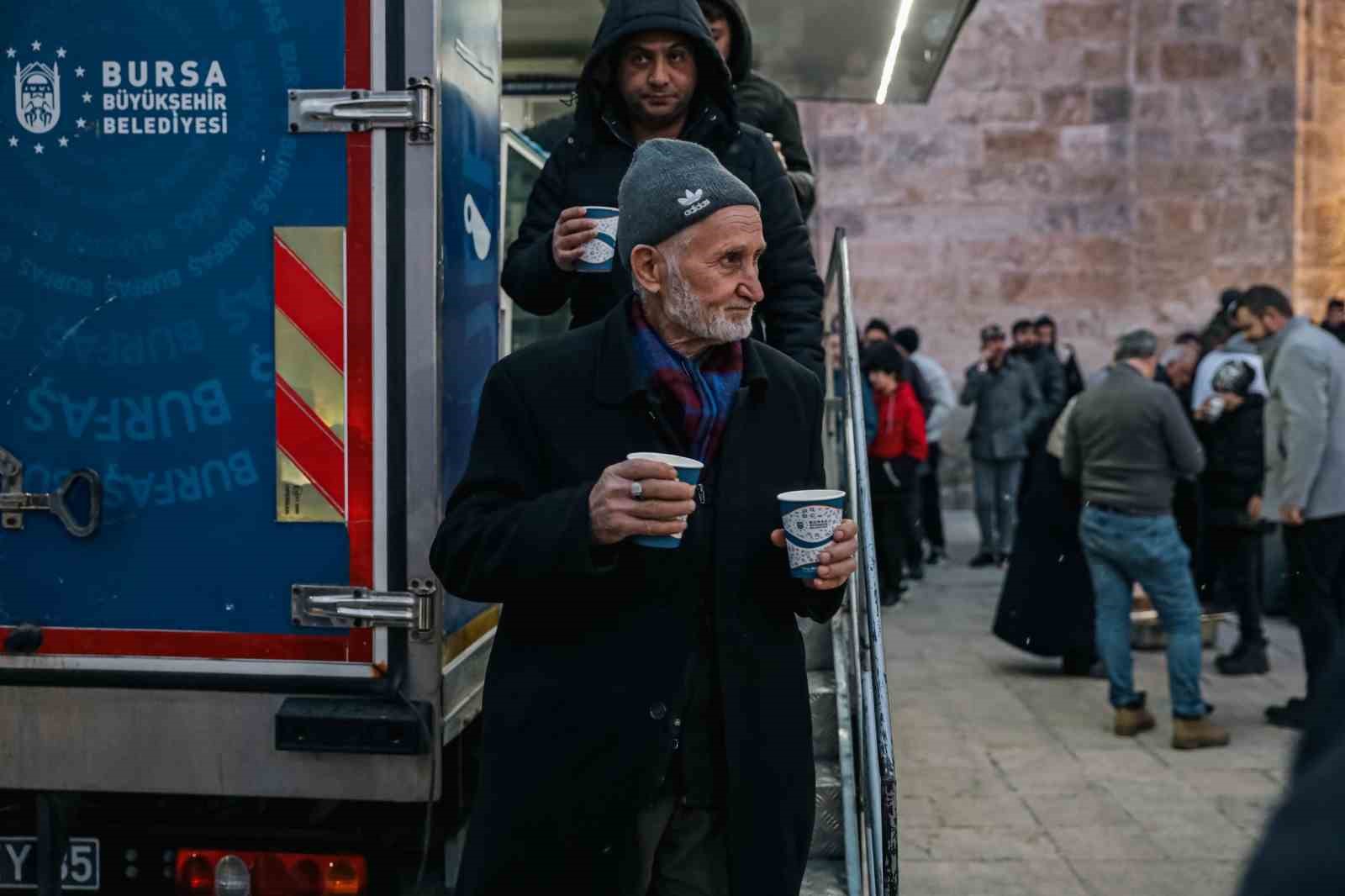 B&uuml;y&uuml;kşehir&rsquo;den vatandaşa sıcak &ccedil;orba ikramı
