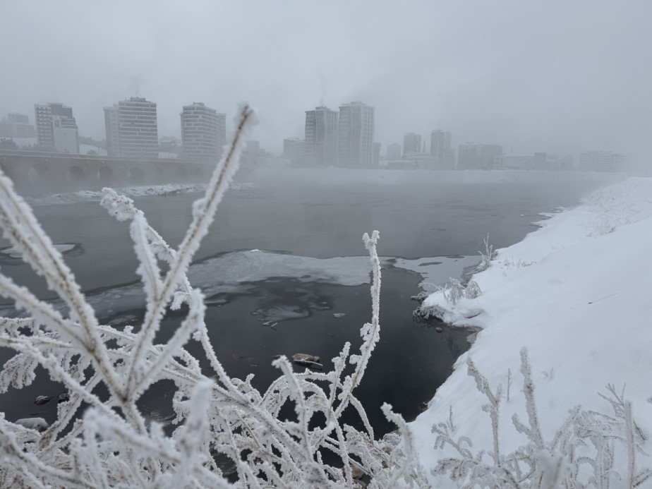 Yakutistan değil Sivas: Termometreler eksi 22 dereceyi g&ouml;sterdi, şehirde hayat dondu