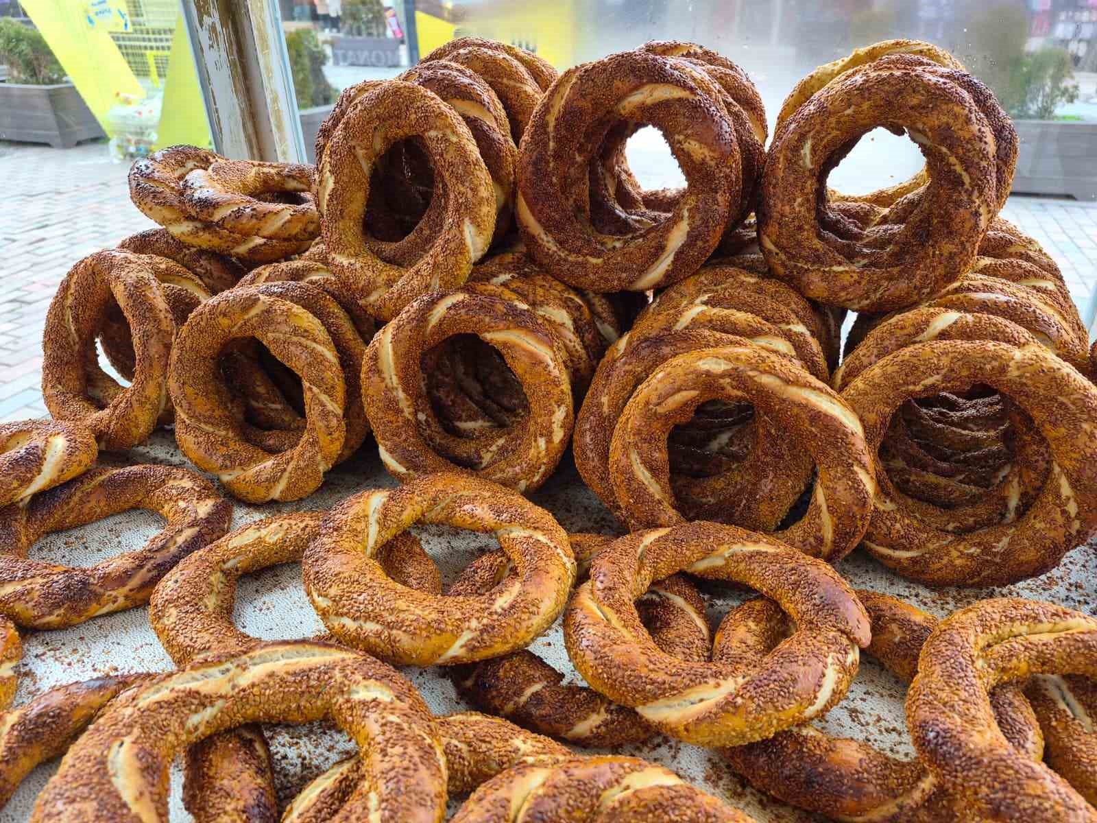 &rsquo;Askıda simit&rsquo; suistimaline esnaftan tepki
