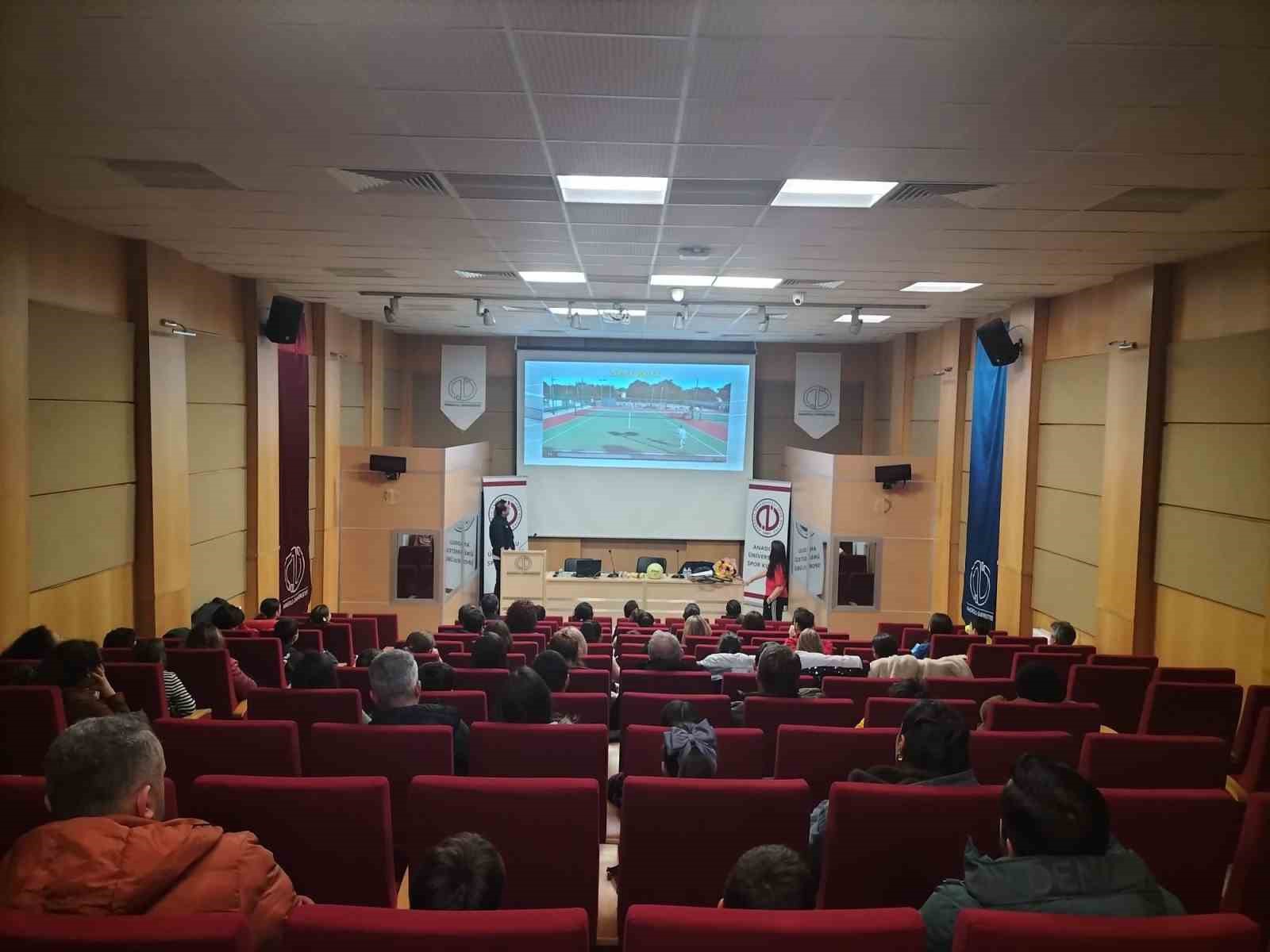 Anadolu &Uuml;niversitesi&rsquo;nden tenis&ccedil;ilere tam destek
