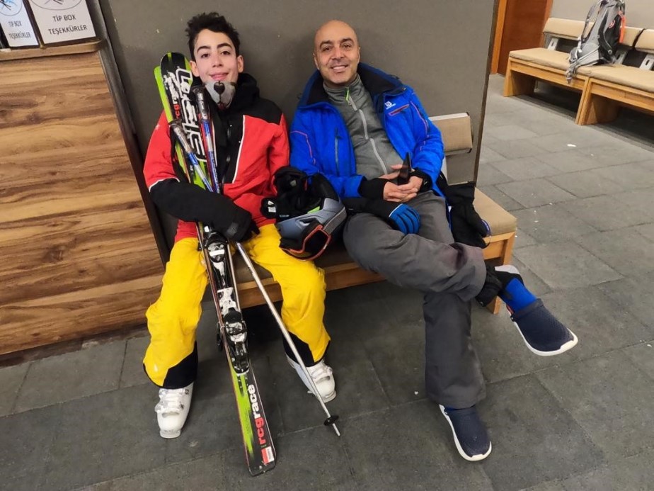 Grand Kartal Otel faciasında kayak kul&uuml;b&uuml; sahibine ve eğitmenlerine su&ccedil; duyurusu