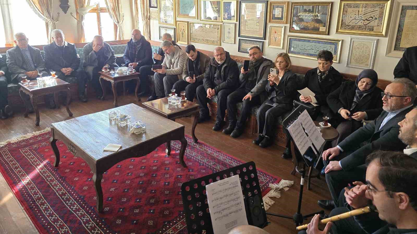 Vanlı hattatlar Yozgat&rsquo;ta k&uuml;lt&uuml;r k&ouml;pr&uuml;s&uuml; kurdu
