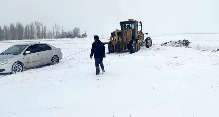 Yozgat&rsquo;ta mahsur kalan ara&ccedil; &ouml;zel idare ekiplerince kurtarıldı
