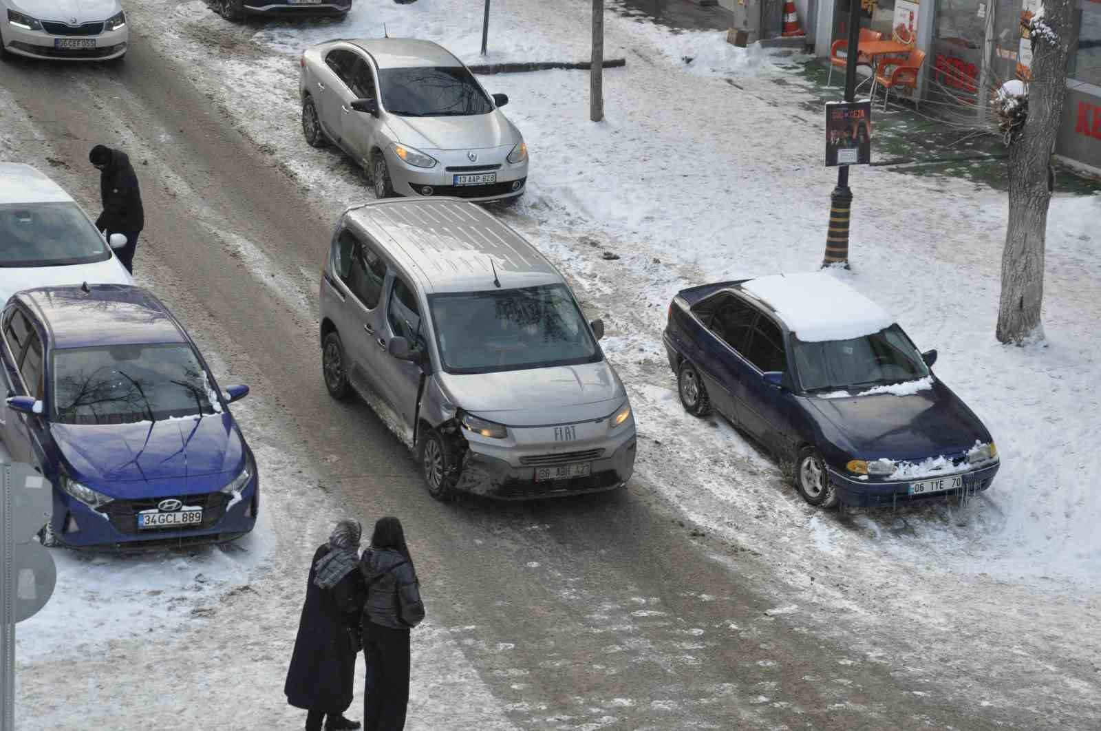 Kars&rsquo;ta trafiğe kayıtlı ara&ccedil; sayısı 54 bin 850&rsquo;ye ulaştı
