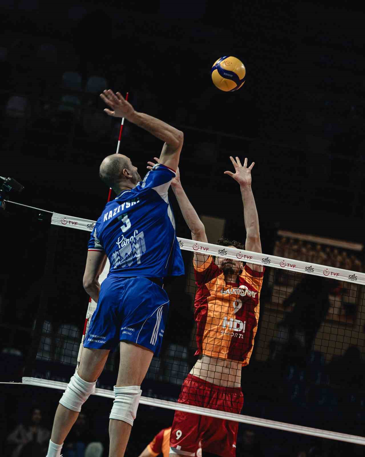 Efeler Ligi: Galatasaray: 3 - Halkbank: 0
