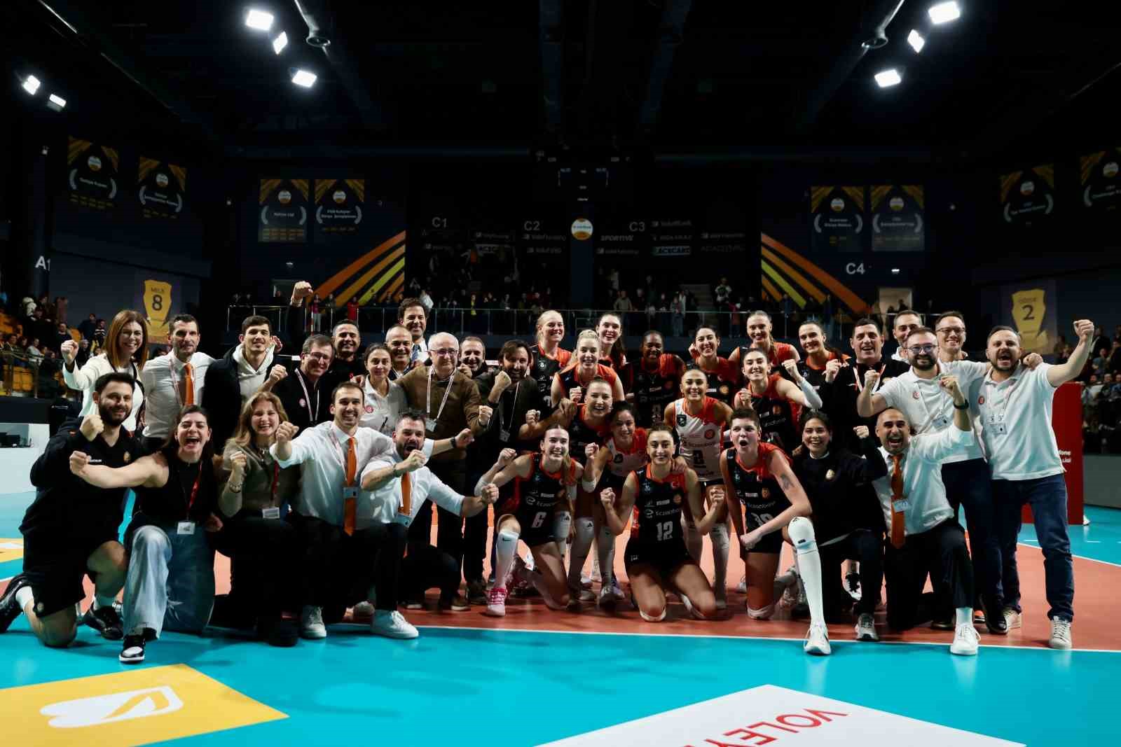 Eczacıbaşı Dynavit, derbide V. Bank’ı 3-1’le geçti