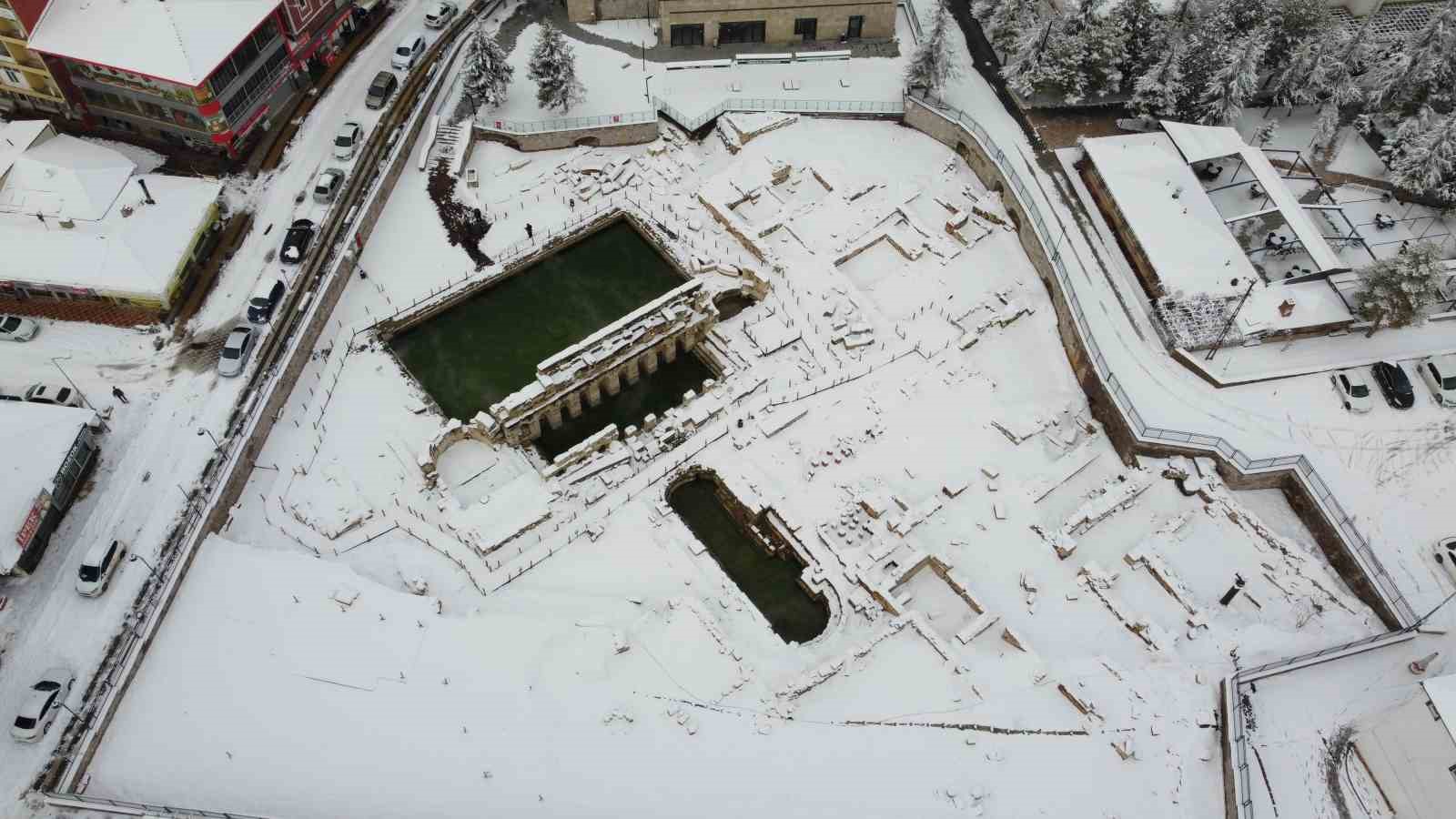 2 bin yıllık Roma hamamında masalsı g&ouml;r&uuml;nt&uuml;ler
