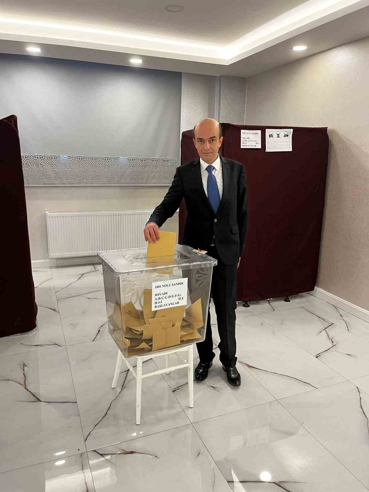 Yeni başkan &Ouml;mer Erken oldu
