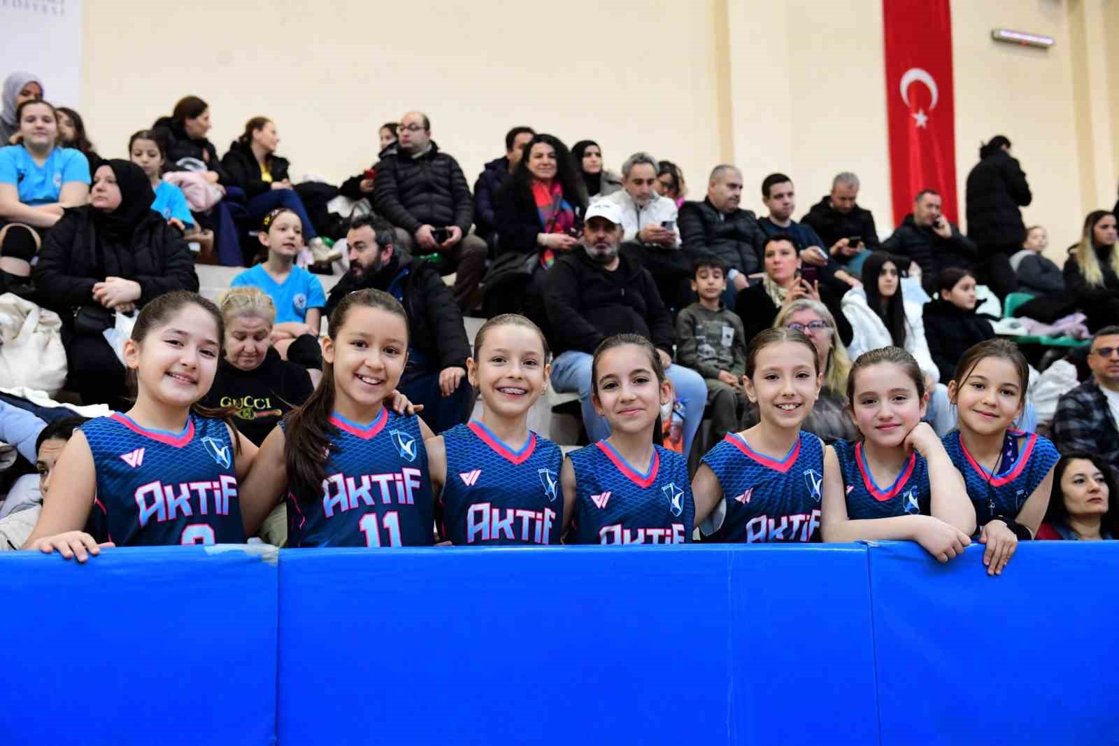 Mini Kızlar Voleybol Turnuvası, 700. yıl coşkusunu sahaya taşıdı