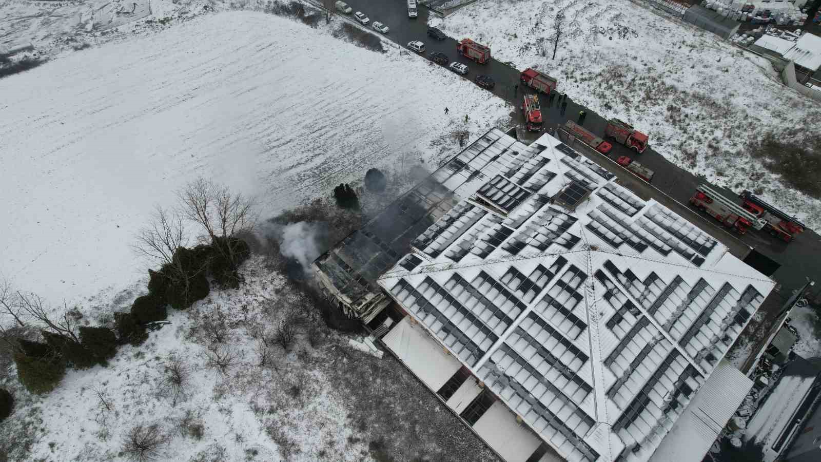 Arnavutk&ouml;y&rsquo;de plastik fabrikasında yangın
