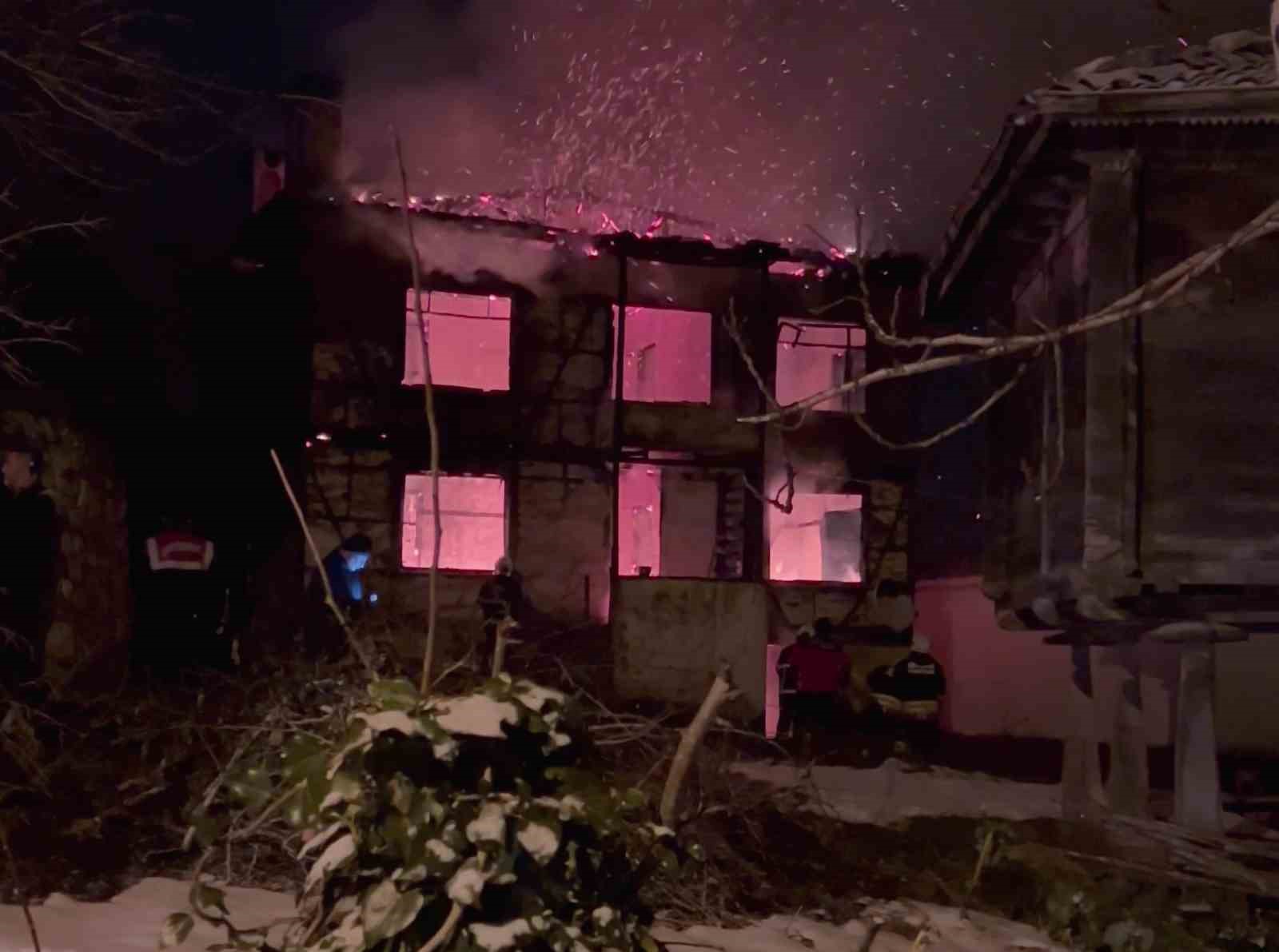 Ordu&rsquo;da &ccedil;ıkan yangın sonrası m&uuml;stakil ev kullanılamaz hale geldi
