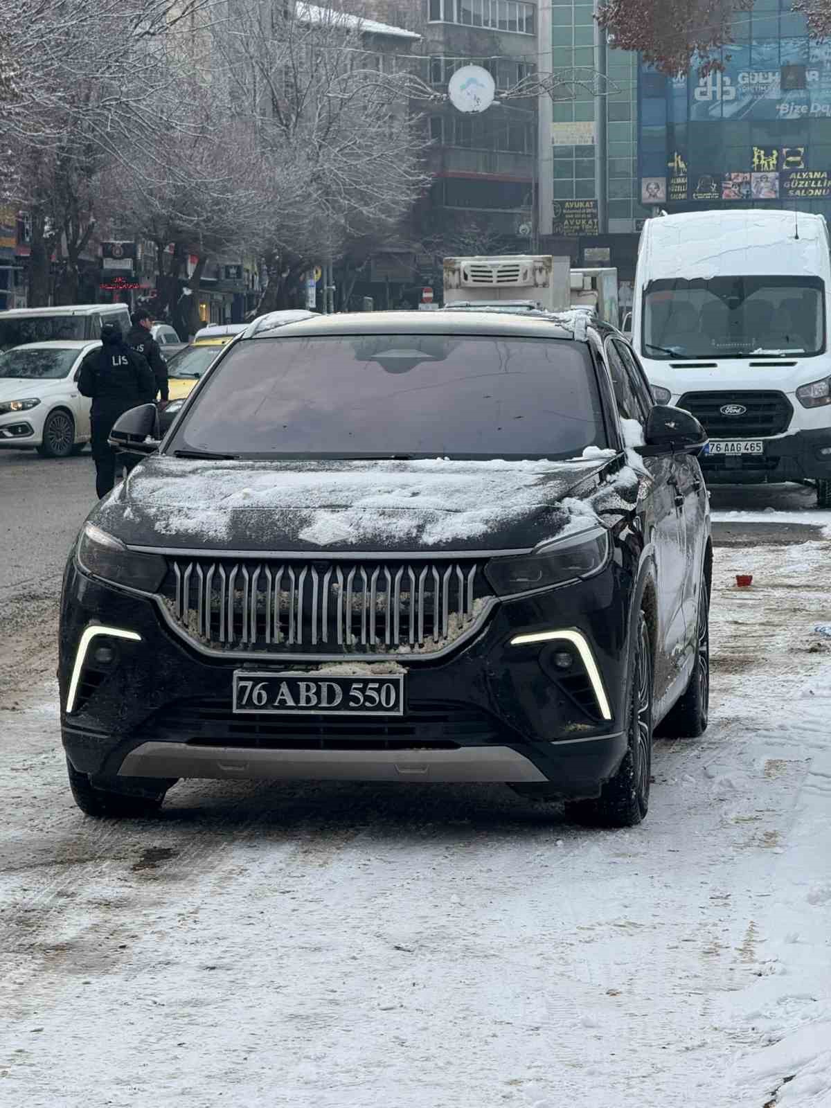 Tuzluca Belediye Başkanı&rsquo;nın ABD plakalı aracı Iğdır&rsquo;da tartışmaya neden oldu
