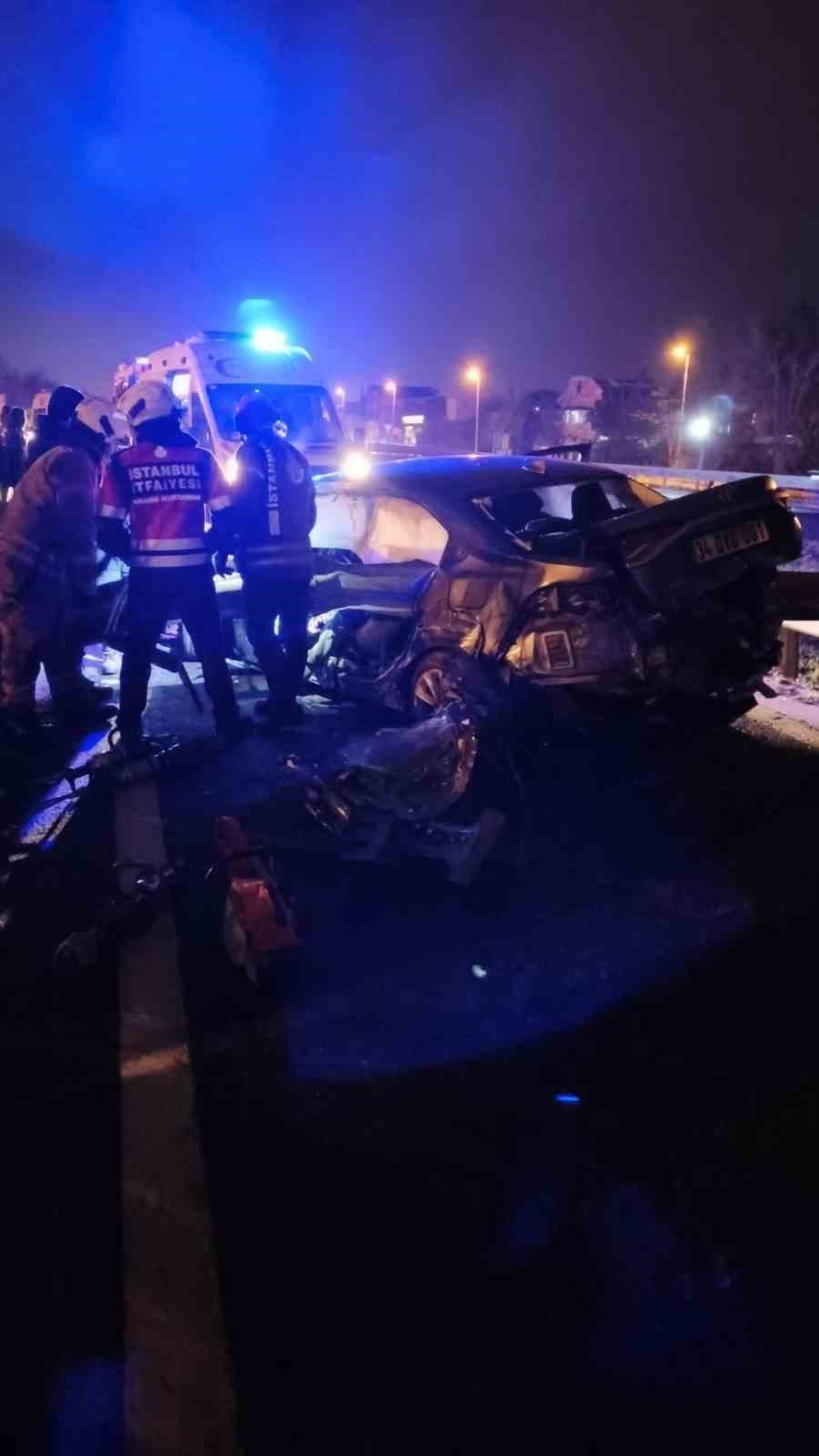 Silivri&rsquo;de feci kaza: Ara&ccedil;ta sıkışan s&uuml;r&uuml;c&uuml; hayatını kaybetti
