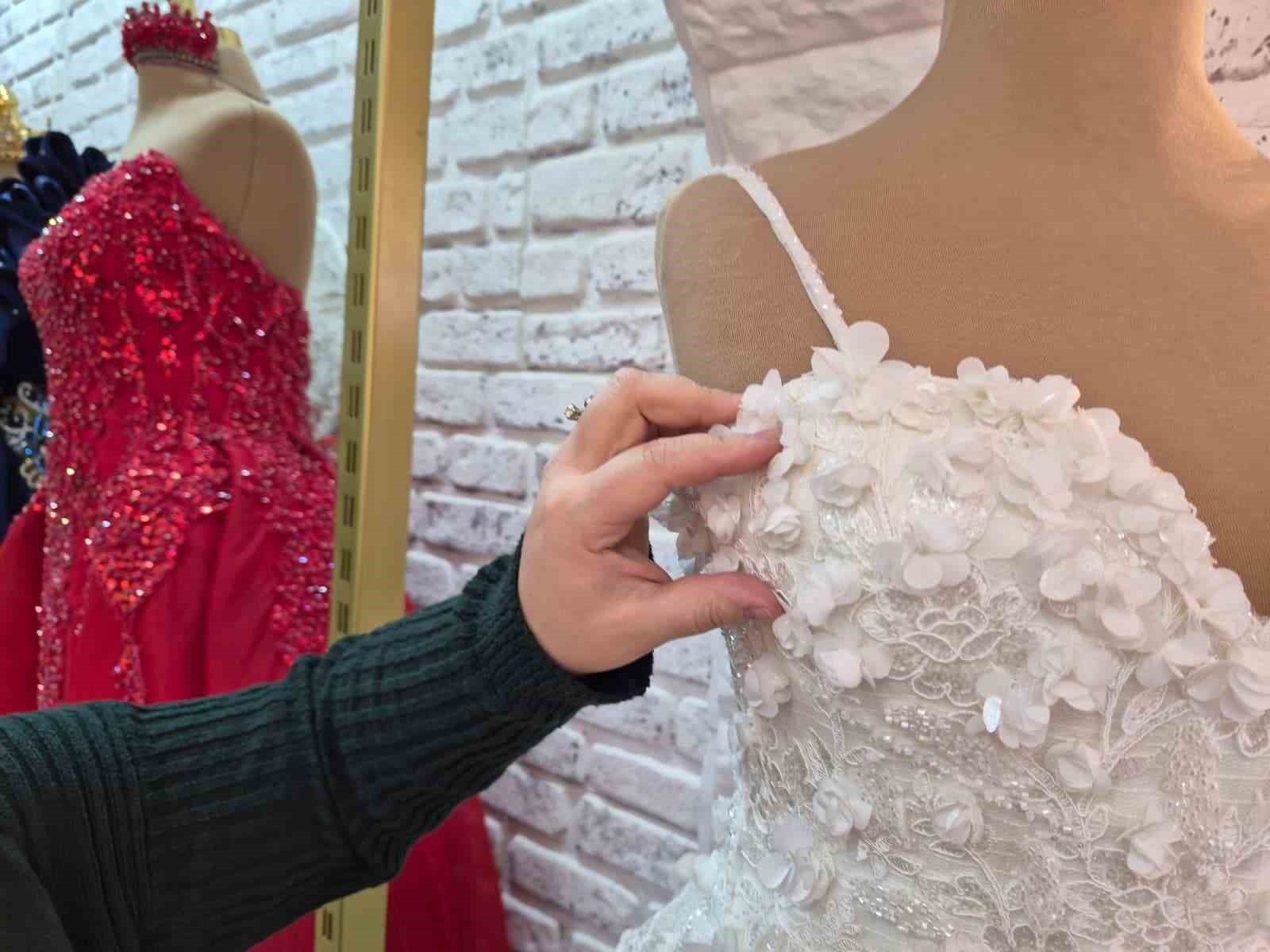 Gelinlik&ccedil;iler yaz sezonunu bekliyor
