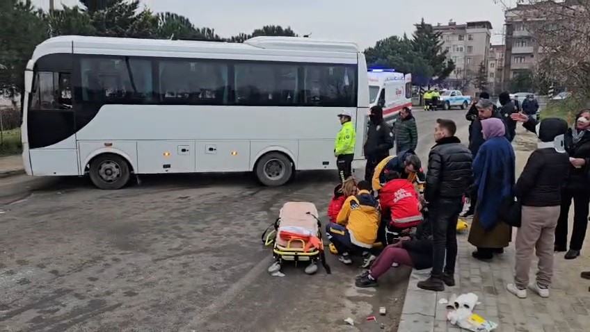 İş&ccedil;i servisleri &ccedil;arpıştı: 19 yaralı
