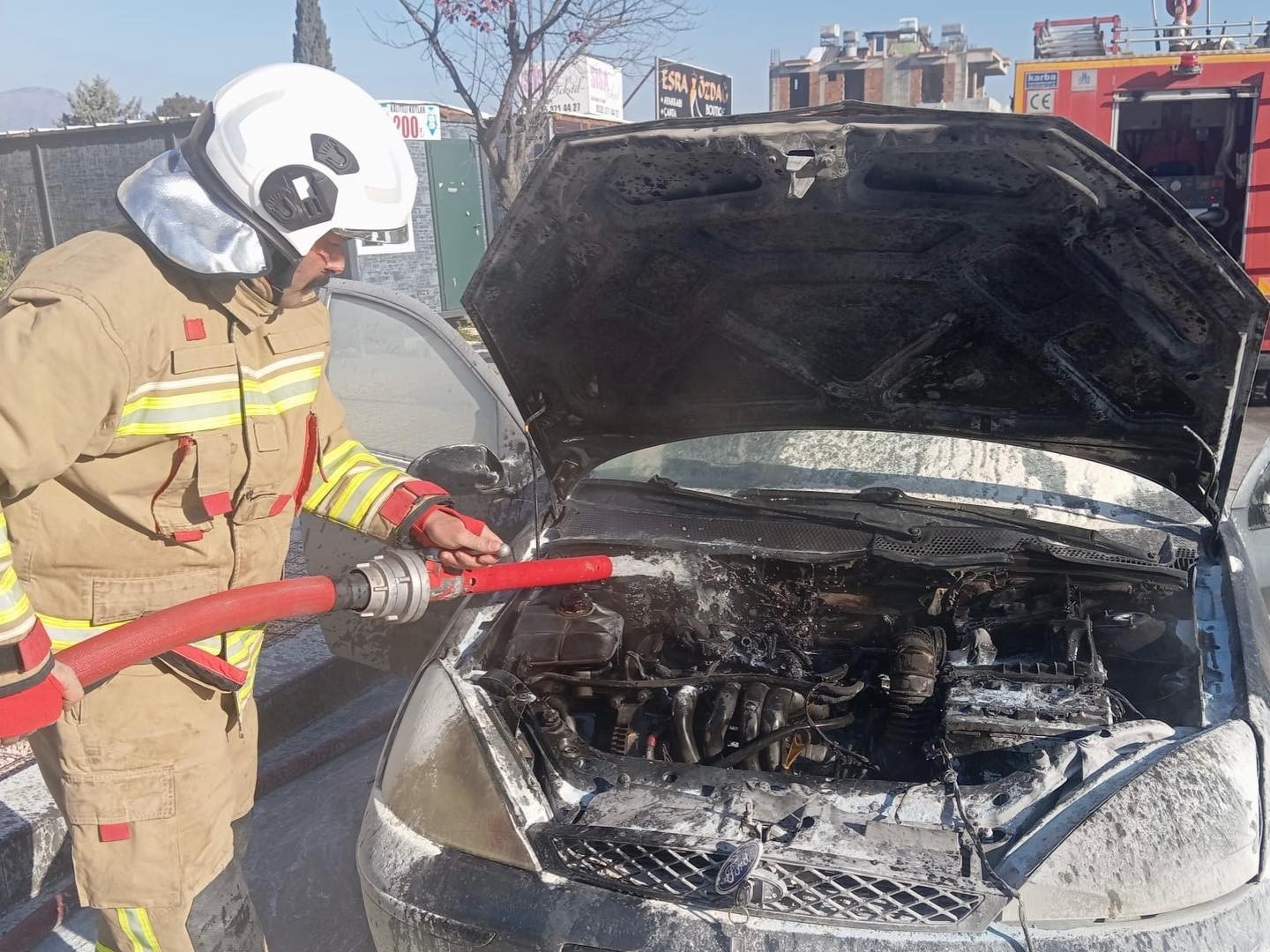 Defne&rsquo;de ara&ccedil; yangını
