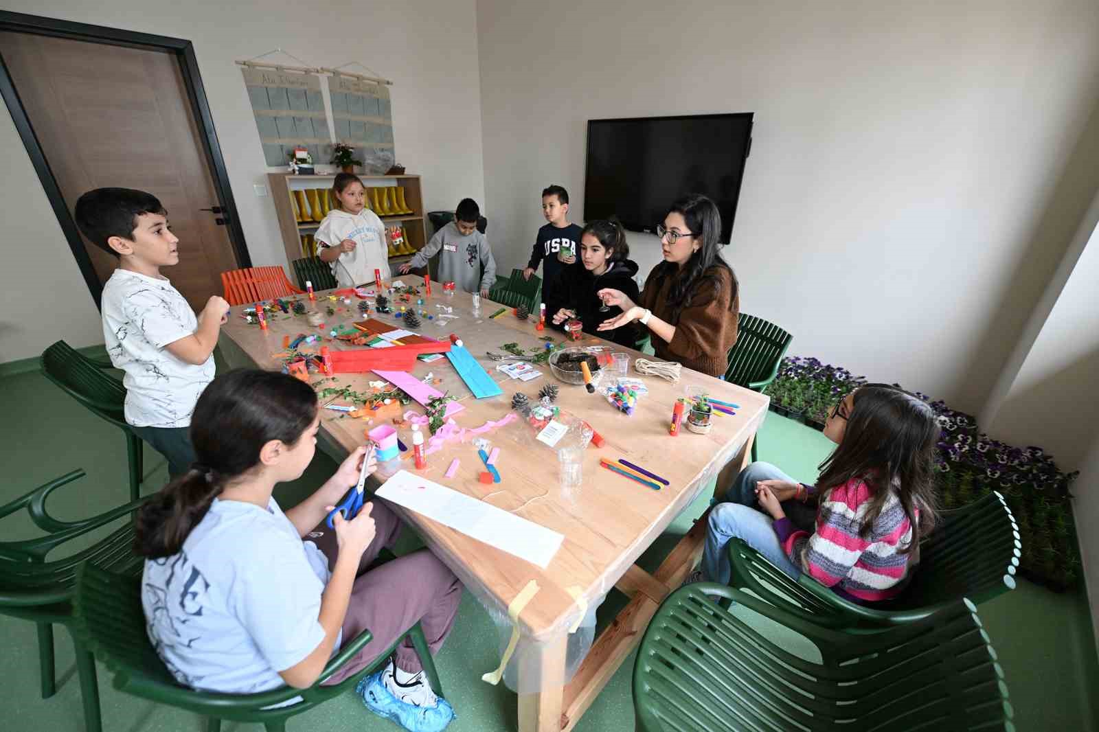 Mersin&rsquo;de &ccedil;ocuklar hem &ouml;ğreniyor hem sosyalleşiyor
