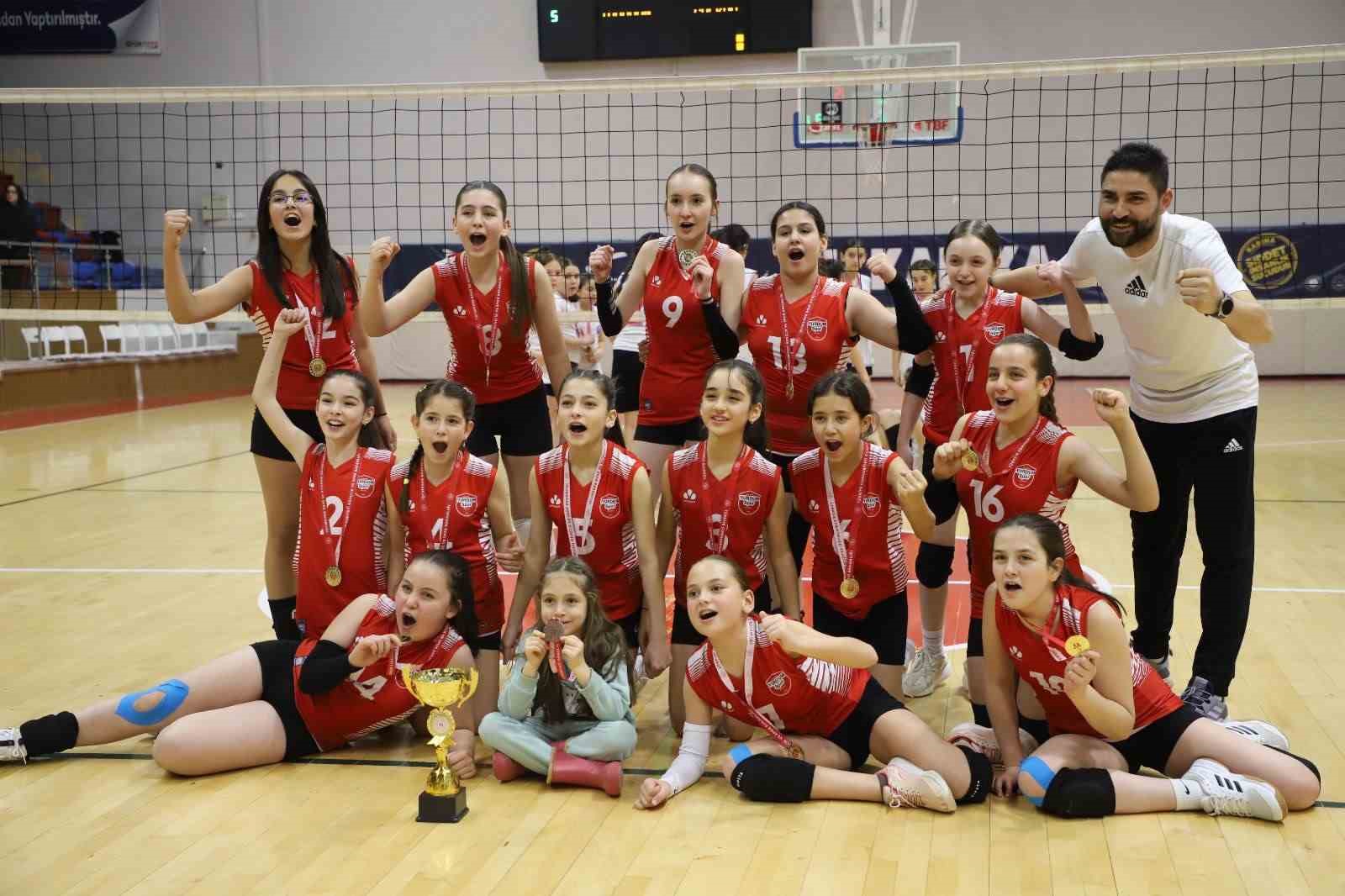 Voleybol Midi Kızlar İl Birinciliği müsabakaları sona erdi