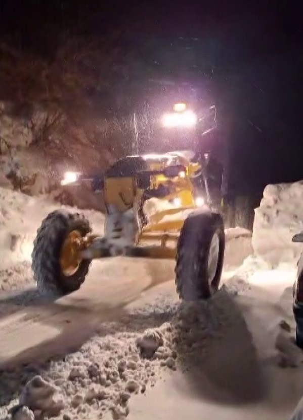 Ekiplerin uzun uğraşlarıyla yol a&ccedil;ılarak hastaya ulaşıldı
