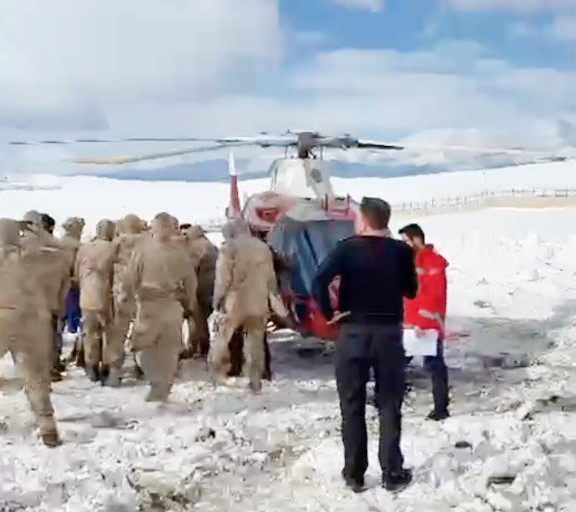 Muş&rsquo;ta yenidoğan bebek i&ccedil;in ambulans helikopter havalandı
