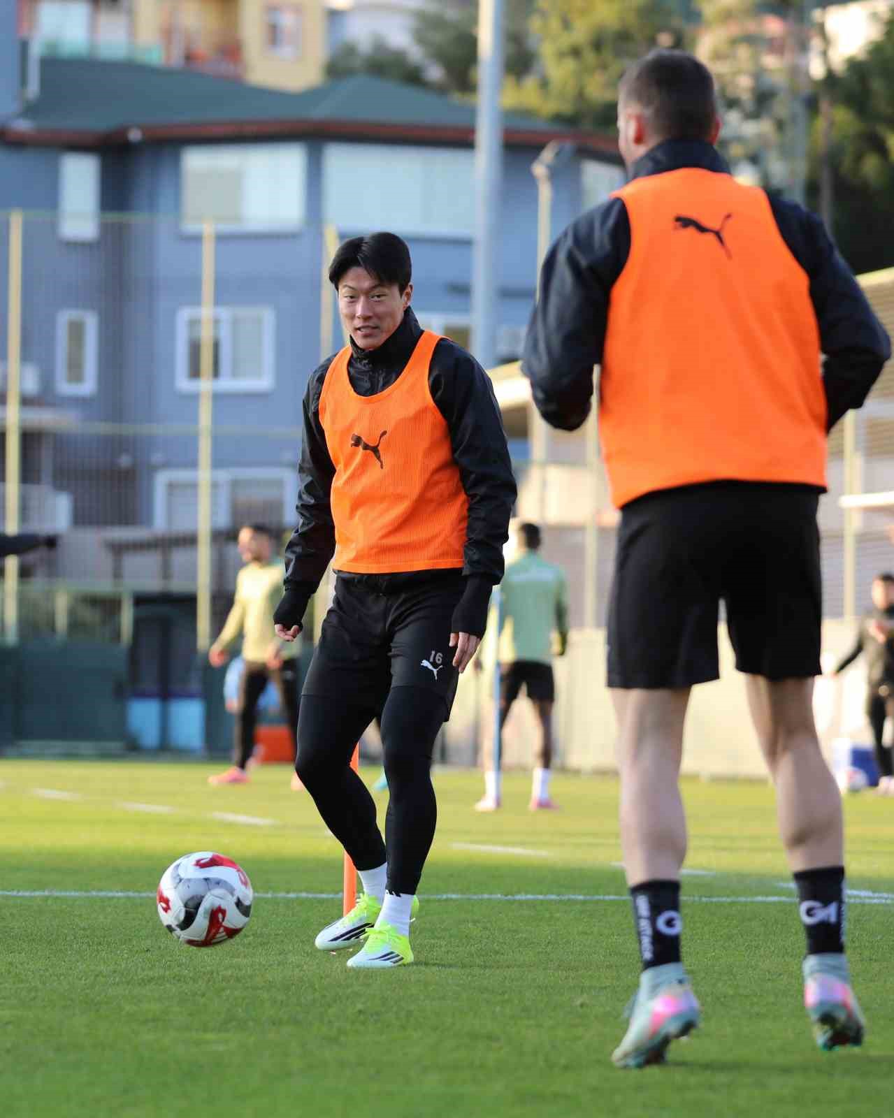 Alanyaspor, &Ccedil;aykur Rizespor ma&ccedil;ı hazırlıklarına başladı
